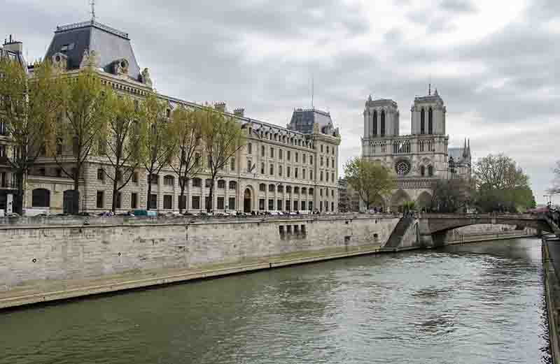 183 - Francia - Paris - rio Sena y catedral de Notre Dame.jpg